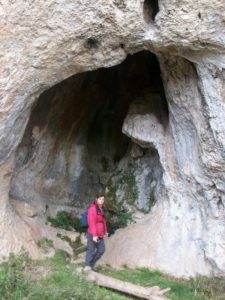 St Géry cavité dans la falaise