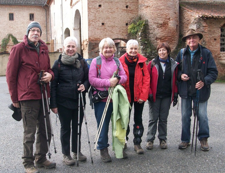 laroque des Arcs groupe de randonneurs