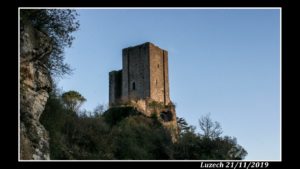 Luzech donjon tour carré