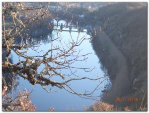 Luzech impernal vue sur la vallée du lot