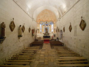 Dégagnazes intérieur église