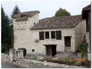 pern maison quercynoise et son pigeonnier