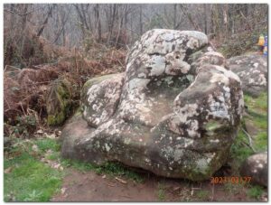 Collonges la Rouge Correze rocher appellé "la chaise du diable" 