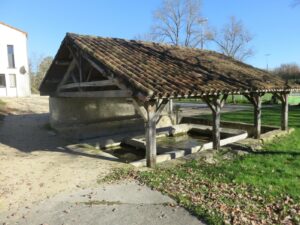 Ancien lavoir à Fontanes dans le LOT 