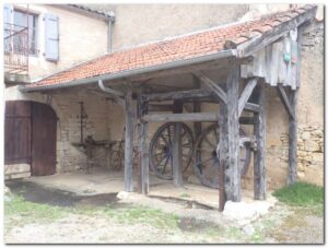 Ancien travail à ferrer cremps lot