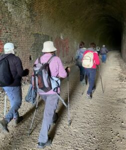 Passage dans l'ancien tunnel ferroviaire de Luzech