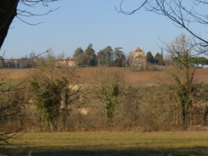 vue sur le chateau de hauteserre Le Montat LOT