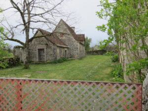 Maison de pierre dans le causse de Gramat à Quissac