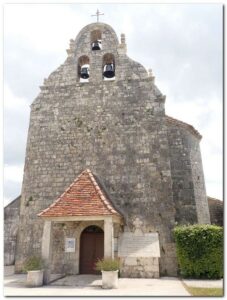 eglise et mur clocher de Cambayrac dans le LOT