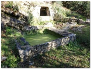 Puits et ancien lavoir commune de Flottes dans le LOT