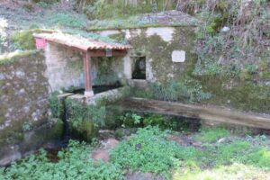 Fontaine lavoir commune de Maxou dans le LOT