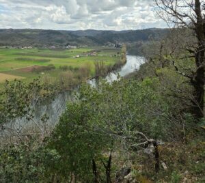 Vue sur la vallée du lot des hauteurs de Luzech- Mirandol dans le LOT