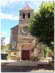 les montapattes en randonnée vue de l'église de Pomarède